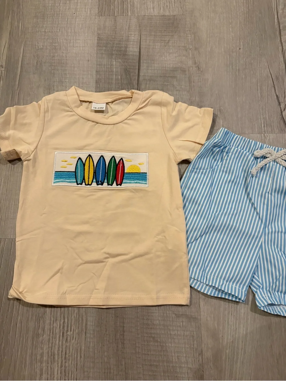 Toddler Boutique Boy Surfboards Shorts Set..18-24M
